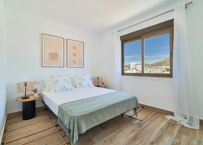 Luminoso En Primera Linea De Playa En Estepona