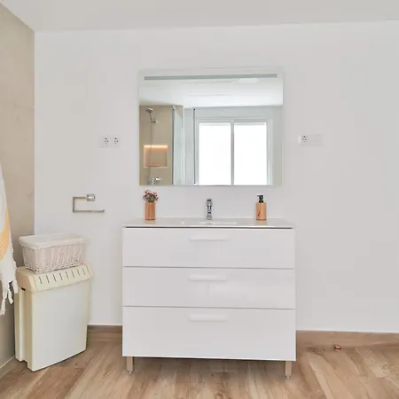 Luminoso En Primera Linea De Playa En * Эстепона