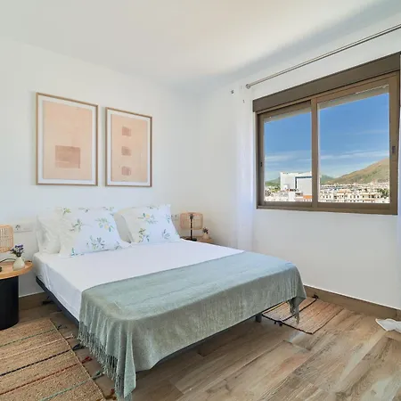 Luminoso En Primera Linea De Playa En Эстепона