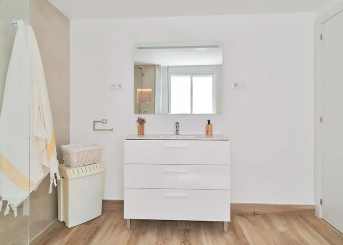 Luminoso En Primera Linea De Playa En * Estepona